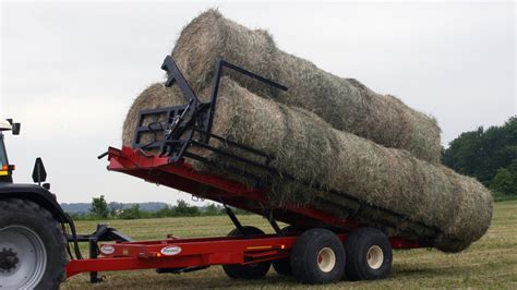 machine for moving round bale